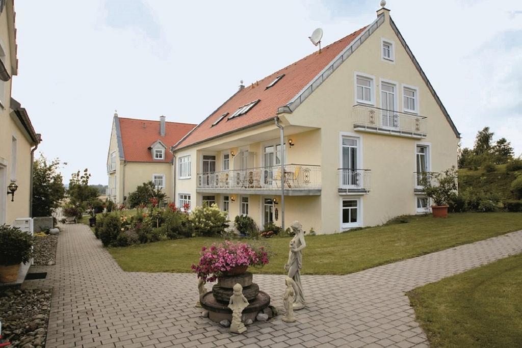 Auszeit - Ihr Sibyllenbad Gaestehaus Нойальбенройт Екстер'єр фото